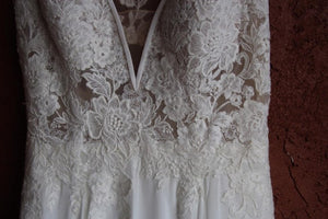 Pronovias 'Escala' size 4 used wedding dress front view close up