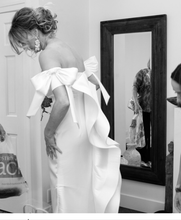Load image into Gallery viewer, Sachin &amp; Babi &#39;Off the Shoulder&#39; size 10 used wedding dress side view on model
