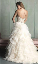 Load image into Gallery viewer, Allure Bridals &#39;9110&#39; size 12 sample wedding dress back view on model
