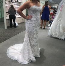 Load image into Gallery viewer, Oleg Cassini &#39;Ivycham&#39; size 8 new wedding dress front view on bride
