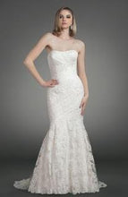 Load image into Gallery viewer, Enzoani &#39;Casablanca&#39; size 6 new wedding dress front view on model
