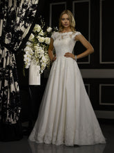 Load image into Gallery viewer, Robert Bullock &#39;Amaris&#39; size 4 used wedding dress front view on model

