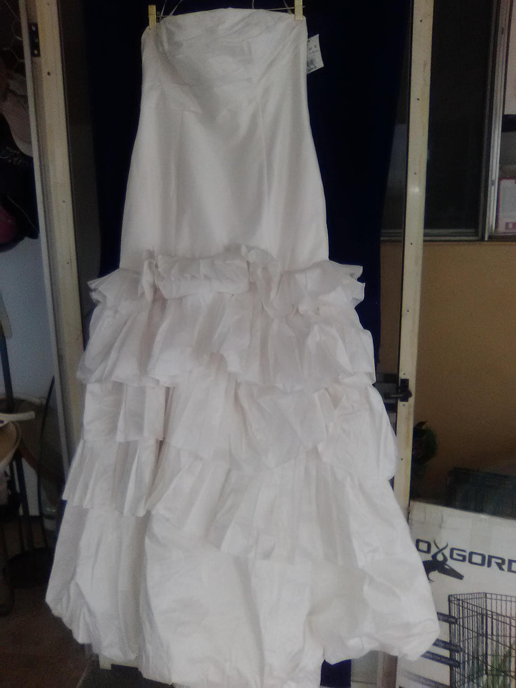 Vera Wang White 'Strapless White' size 12 new wedding dress front view on hanger