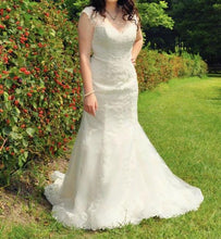 Load image into Gallery viewer, Lillian West &#39;Tulle Fit And Flare&#39; size 8 used wedding dress front view on bride
