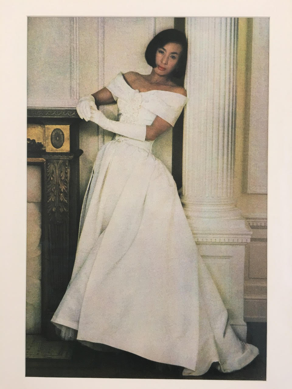 Vera Wang 'Classic Audrey Hepburn Bâteau Neckline Gown' size 4 used wedding dress