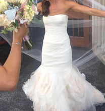 Load image into Gallery viewer, Vera Wang &#39;Gemma&#39; size 4 used wedding dress front view on bride
