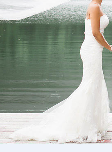 Enzoani 'Olva' size 8 used wedding dress side view on bride