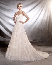 Load image into Gallery viewer, Pronovias &#39;Onia&#39; size 6 new wedding dress front view on model
