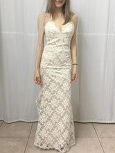 Load image into Gallery viewer, Jim Hjelm &#39;French Lace&#39; size 0 used wedding dress front view on bride
