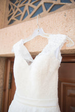 Load image into Gallery viewer, Allure Bridals &#39;9470&#39; size 00 used wedding dress front view on hanger
