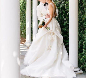 Monique Lhuillier 'Huntington' size 6 new wedding dress side view on model