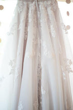 Load image into Gallery viewer, Stella York &#39;&#39;6391&#39; size 4 used wedding dress view of body of dress
