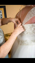 Load image into Gallery viewer, Casablanca &#39;2052&#39; size 22 used wedding dress back view on bride

