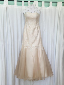 L'Ezu Atelier of Beverly Hills 'Custom' size 8 used wedding dress front view on hanger
