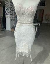 Load image into Gallery viewer, NettaBenShabu &#39;Custom&#39; size 4 used wedding dress front view on mannequin
