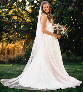 StellaYork 'Lace Illusion Back' size 6 used wedding dress side view on bride