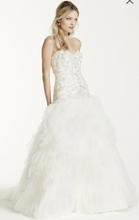 Load image into Gallery viewer, Davids Bridal &#39;Strapless Tulle&#39; size 12 new wedding dress front view on model
