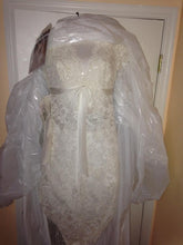 Load image into Gallery viewer, Pnina Tornai &#39;Lace Wedding Gown&#39; - Pnina Tornai - Nearly Newlywed Bridal Boutique - 1

