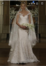 Load image into Gallery viewer, Romona Keveza &#39;L5101&#39; size 2 used wedding dress front view on model
