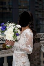 Load image into Gallery viewer, Lian Rokman &#39;Sea Shells&#39; size 4 used wedding dress side view on bride
