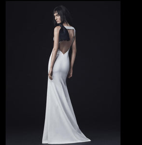 Vera Wang 'Micaela' size 0 used wedding dress back view on model