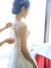 Load image into Gallery viewer, Pronovias &#39;Mia&#39; size 2 used wedding dress side view on bride

