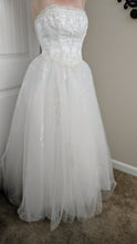 Load image into Gallery viewer, David&#39;s Bridal &#39;Michelangelo t8280&#39;
