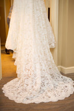 Load image into Gallery viewer, Monique Lhuillier &#39;1522&#39; size 4 used wedding dress view of train

