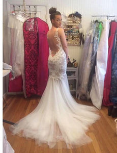 Watters 'Cinzia' size 6 used wedding dress back view on bride