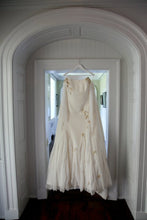 Load image into Gallery viewer, Rivendall Bridal &#39;Lorna&#39; size 18 used wedding dress back view on hanger
