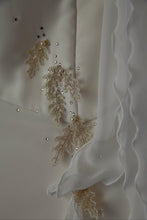 Load image into Gallery viewer, Rivendall Bridal &#39;Lorna&#39; size 18 used wedding dress view of trim
