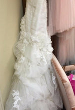 Load image into Gallery viewer, Enzoani &#39;Gilda&#39; size 6 used wedding dress view of train
