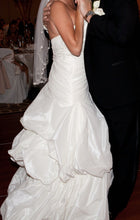 Load image into Gallery viewer, Demetrios Sweetheart Gown - Demetrios - Nearly Newlywed Bridal Boutique - 3
