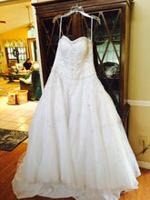 Load image into Gallery viewer, Oleg Cassini &#39;CT258&#39; - Oleg Cassini - Nearly Newlywed Bridal Boutique - 1

