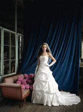 Load image into Gallery viewer, David&#39;s Bridal &#39;WG3239&#39; - David&#39;s Bridal - Nearly Newlywed Bridal Boutique - 3
