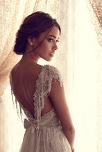 Load image into Gallery viewer, Anna Campbell &#39;Ashlyn&#39; size 8 used wedding dress back view on model
