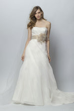 Load image into Gallery viewer, Wtoo &#39;Gwenyth&#39; - Wtoo - Nearly Newlywed Bridal Boutique - 3
