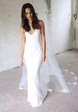 Load image into Gallery viewer, Grace Loves Lace &#39;Argo&#39; size 6 new wedding dress front view on model
