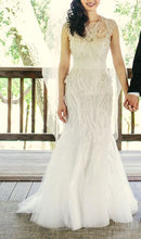 Load image into Gallery viewer, Monique Lhuillier &#39;Luella&#39; - Monique Lhuillier - Nearly Newlywed Bridal Boutique - 4
