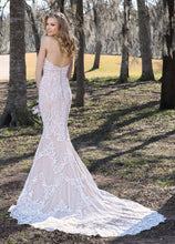 Load image into Gallery viewer, Ashley and Justin &#39;10413&#39; size 8 used wedding dress back view on model
