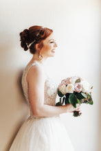 Load image into Gallery viewer, Fiore Couture &#39;Claire 119&#39; size 6 used wedding dress side view on bride
