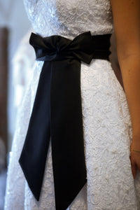 David's Bridal 'Michelangelo' size 6 used wedding dress close up of sash